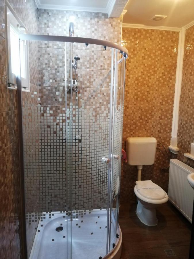 فندق Casa Teilor بيتستِ المظهر الخارجي الصورة